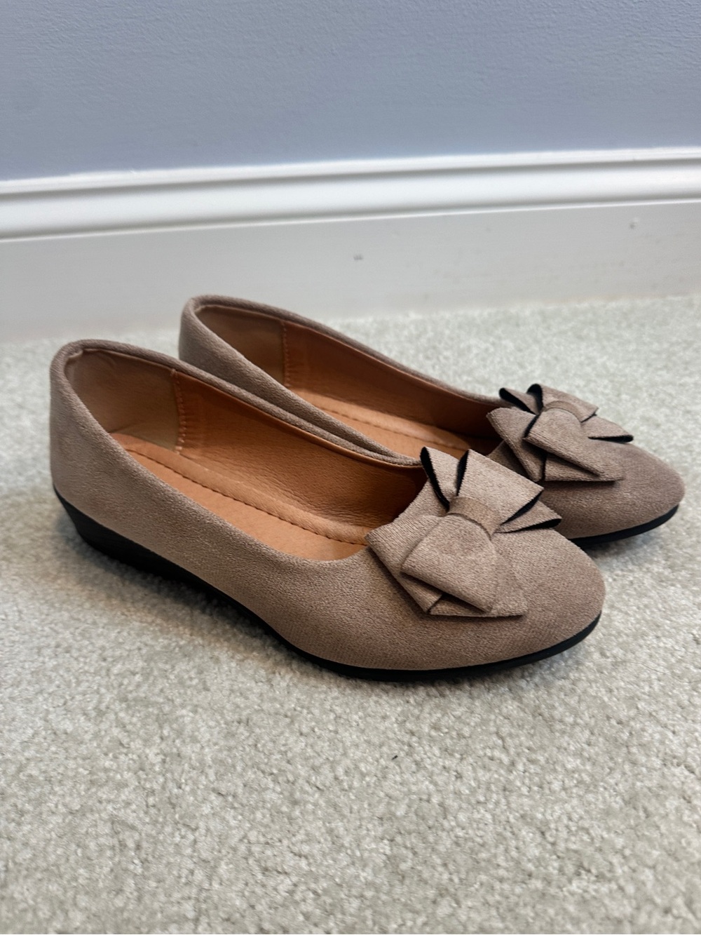 Women's Taupe Bow-Trim Suede Mini Wedges